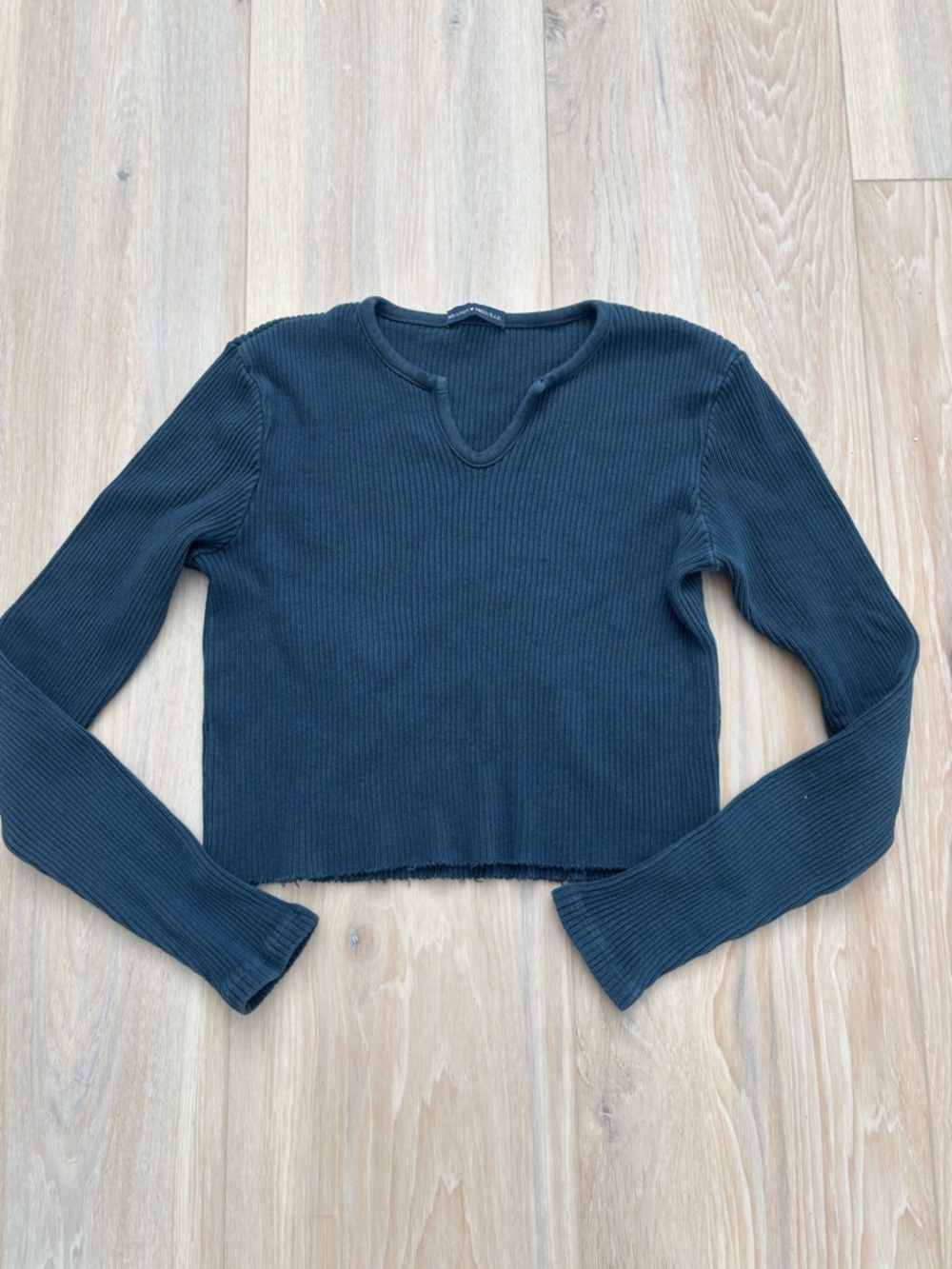 Brandy Melville Ribbed Notch Neck Long Sleeve Crop Top - Navy